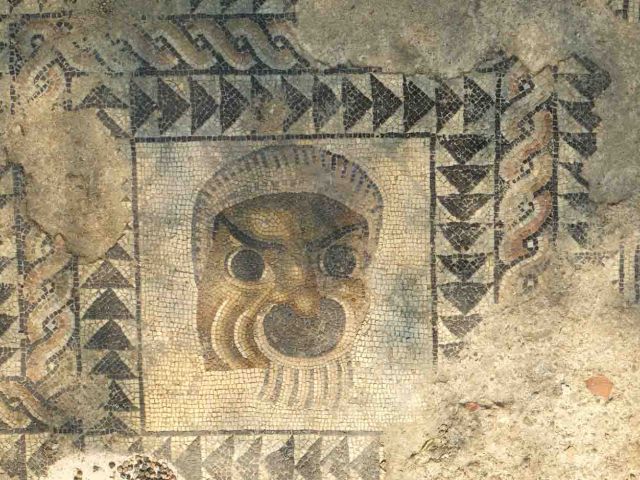 Mosaïque aux masques