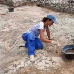 Astrid Maréchaux, restauration de mosaïques