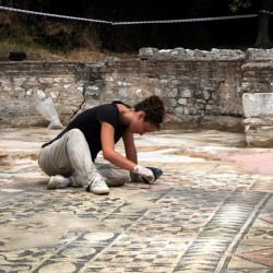 Astrid Maréchaux, restauration de mosaïques